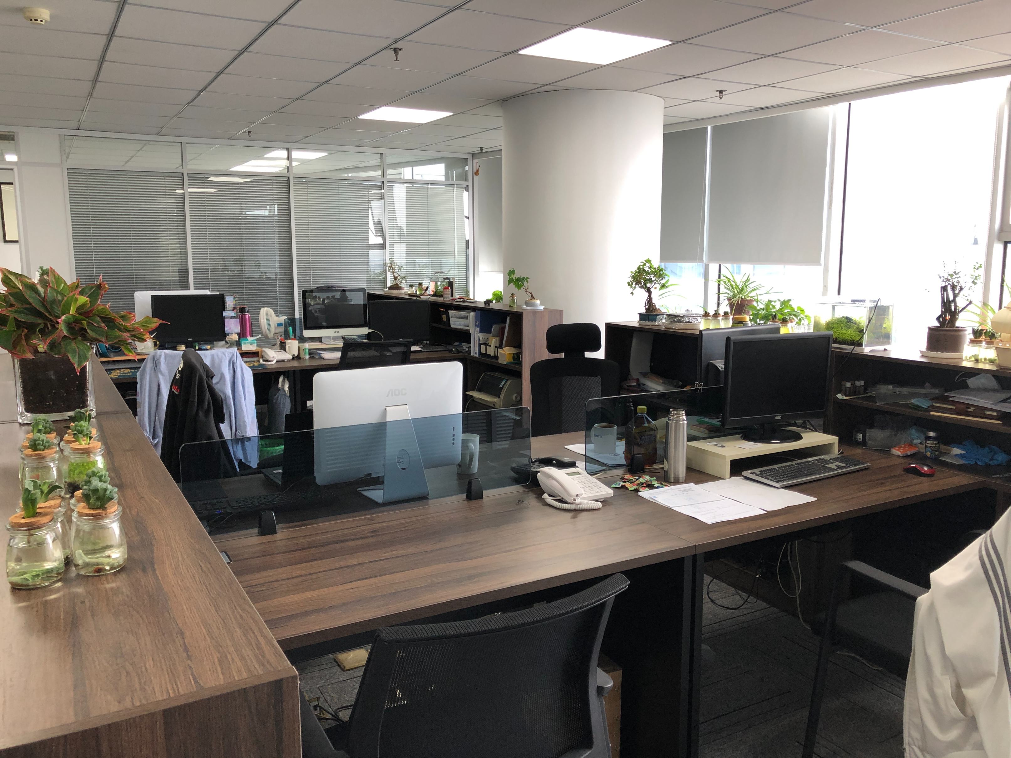 Now the company has a group of well-trained, familiar with international trade, service enthusiasm of professional foreign trade talents